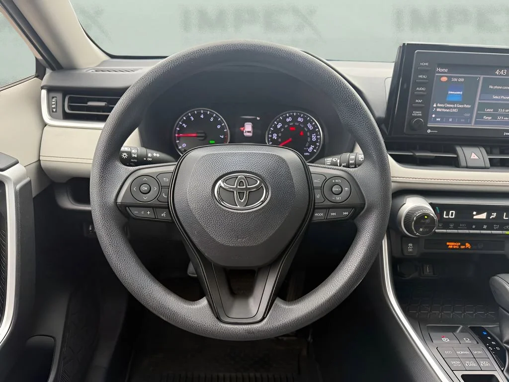 Used 2020  Toyota XLE image 16