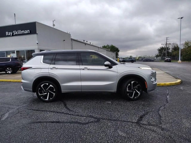 Used 2024 Silver Mitsubishi SEL image 8