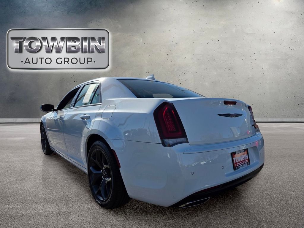 Used 2023 White Chrysler S image 6