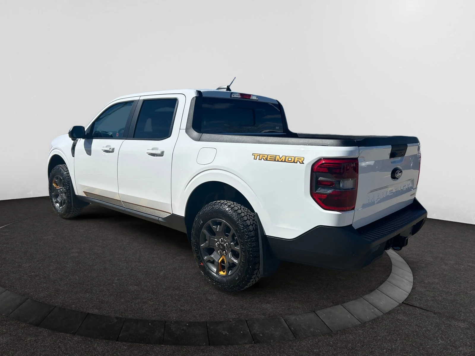 New 2026 Oxford White Ford Tremor image 3