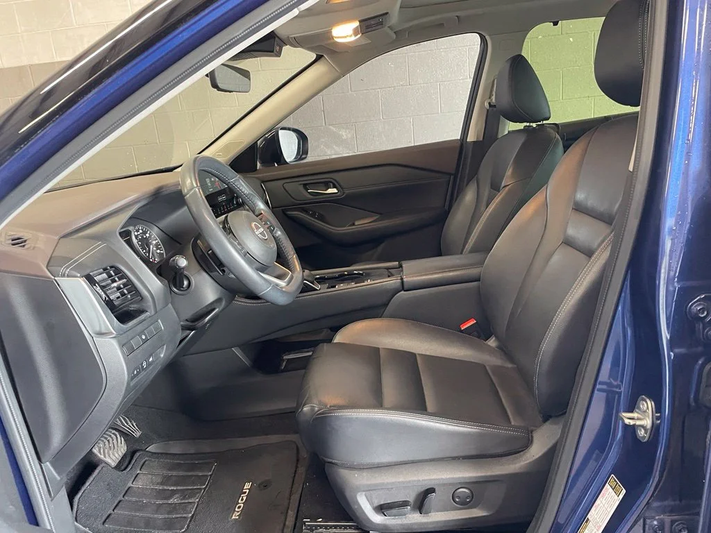 Used 2023 Blue Nissan SL image 10
