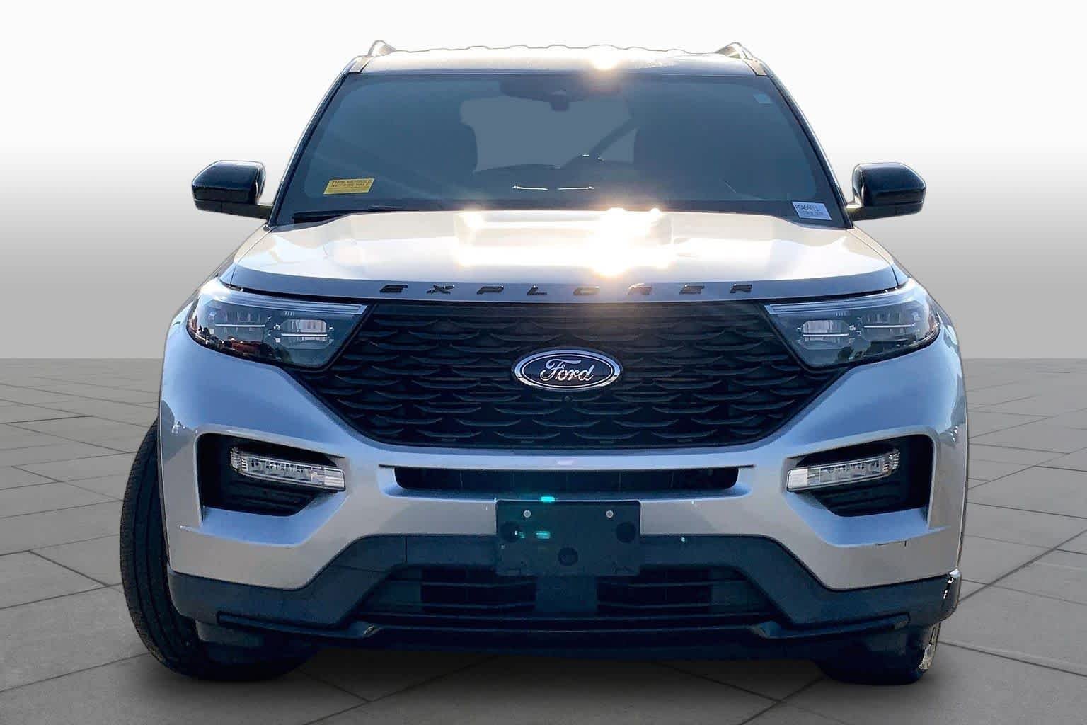 Used 2023 Iconic Silver Metallic Ford ST-Line image 4