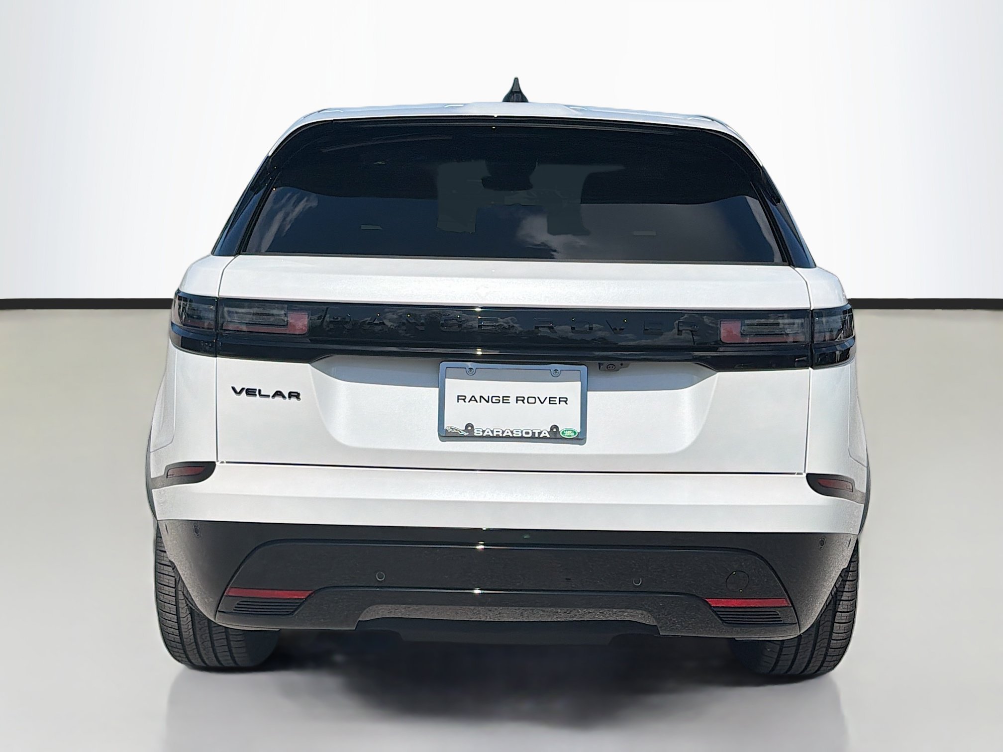 New 2026 Ostuni Pearl White Land Rover Belgravia Edition image 4