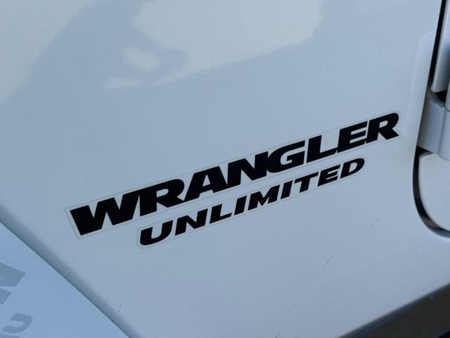 Used 2012 White Jeep Unlimited Rubicon image 6