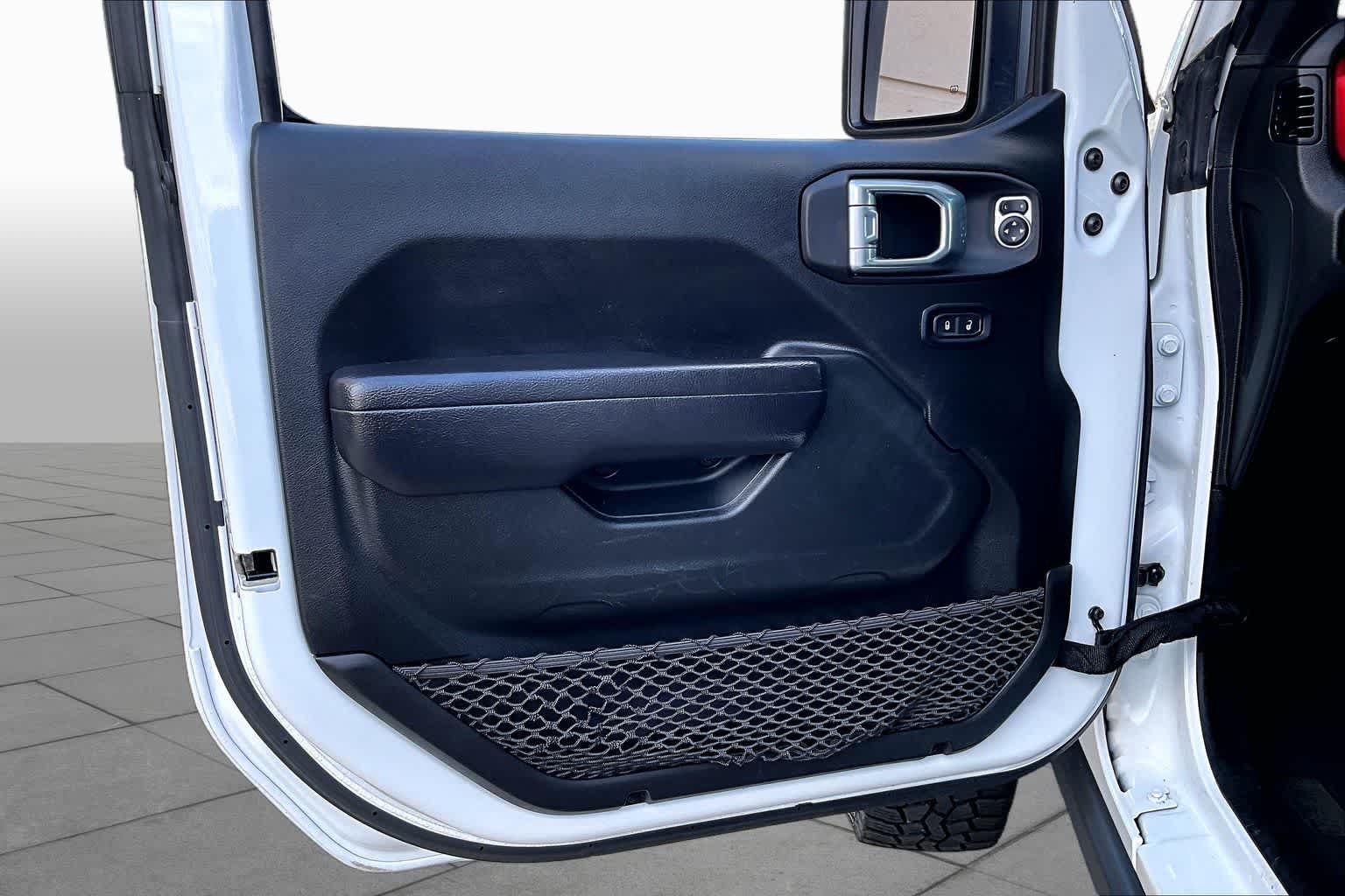 Used 2022 Bright White Clearcoat Jeep Unlimited Rubicon image 21