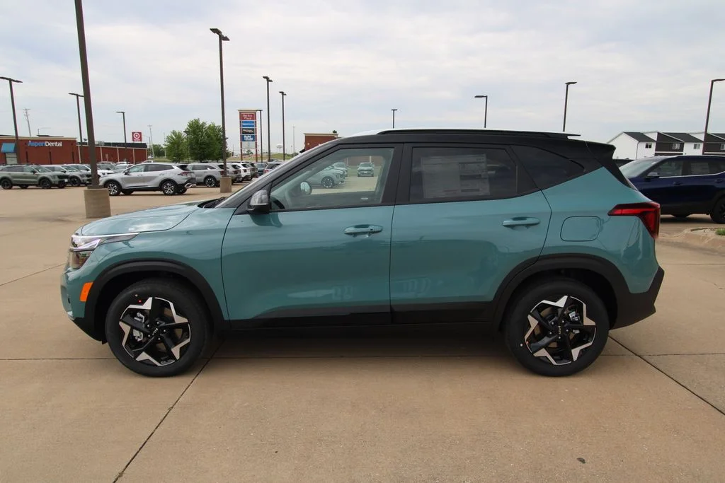 New 2026 Pluton Blue / Black Roof Kia S image 16