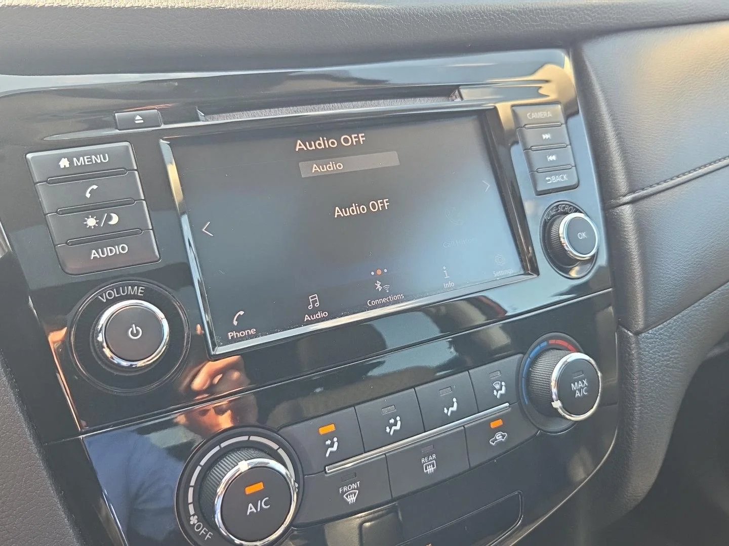 Used 2020 Red Nissan SV Intelligent AWD image 21