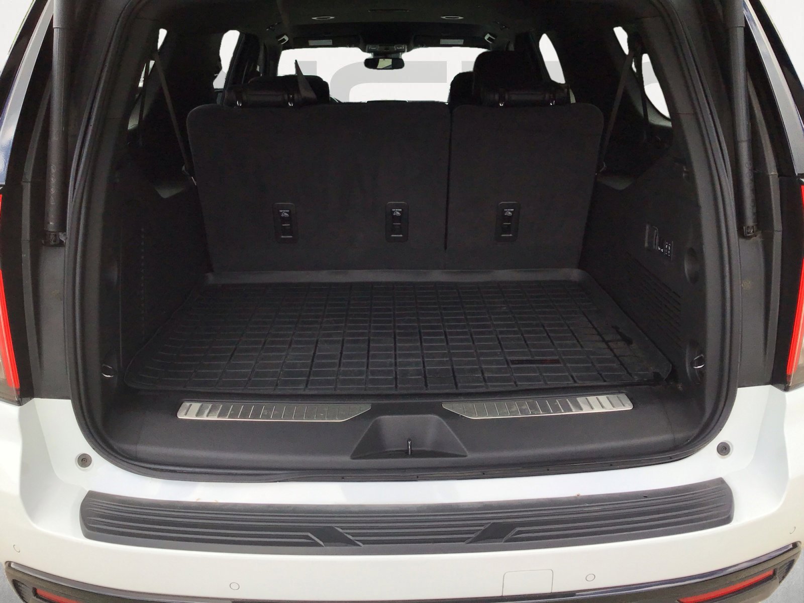 Used 2024 Summit White Chevrolet RST image 14