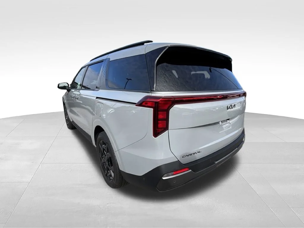 Used 2026 Silver Kia  image 3