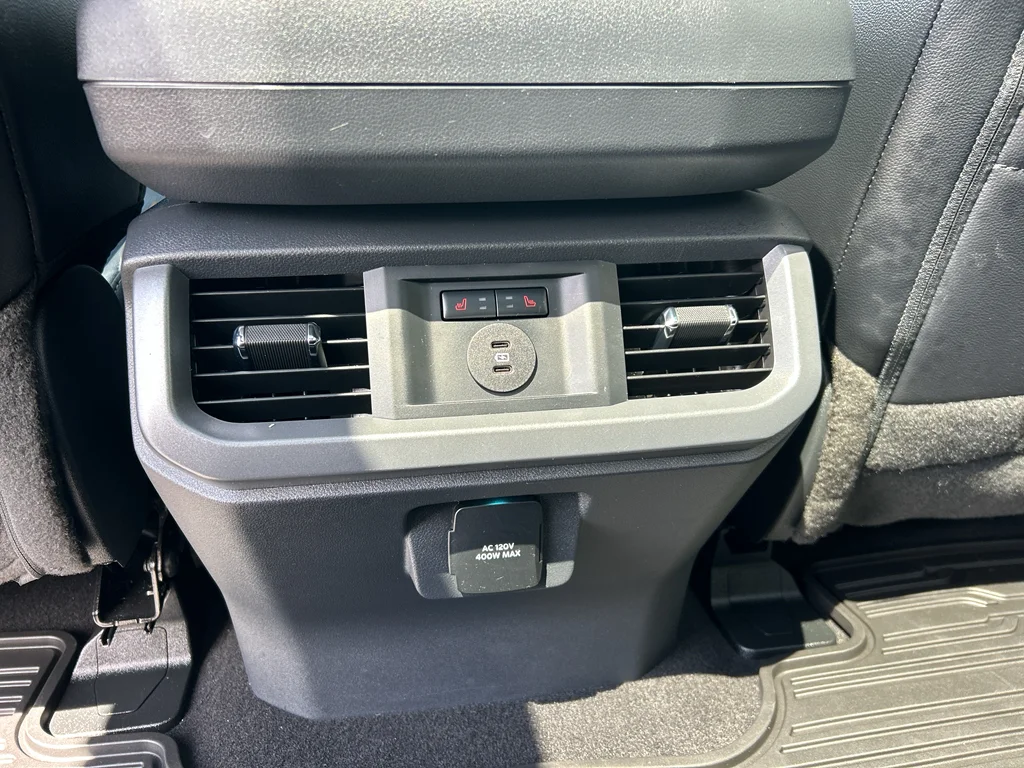 Certified Used 2025 Oxford White Ford LARIAT image 22