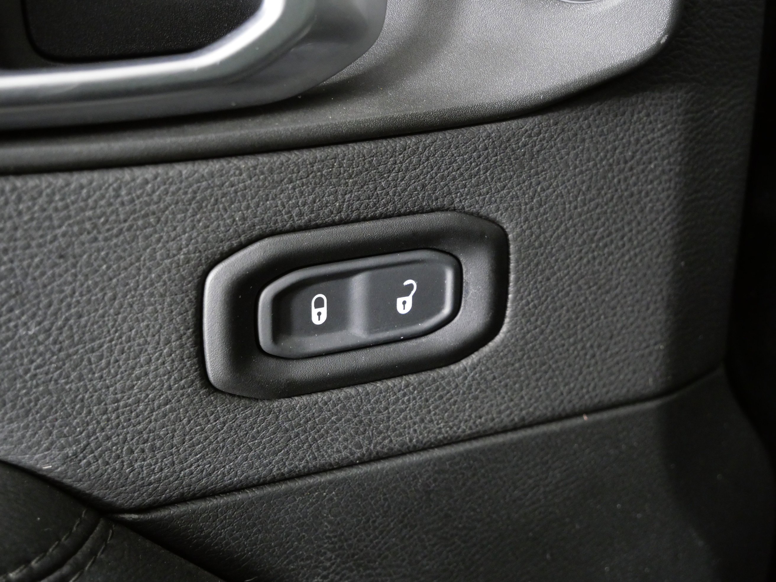 Used 2020 Black Clearcoat Jeep Sahara Altitude image 24