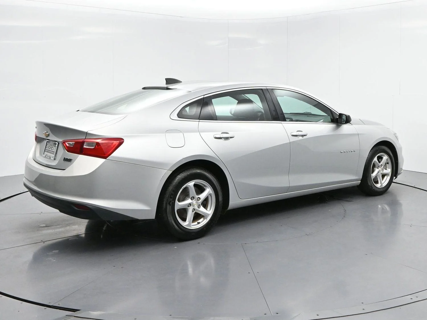 Used 2018 SILVER ICE METALLIC Chevrolet LS image 7