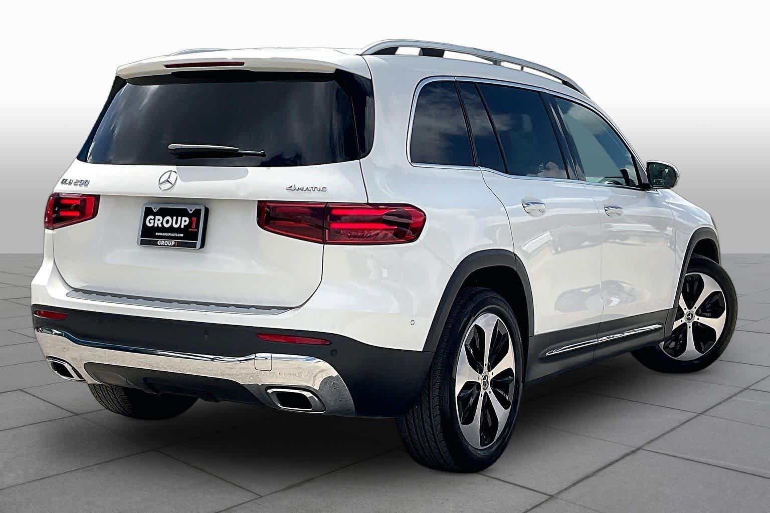 Used 2025 Polar White Mercedes-Benz GLB 250 image 13