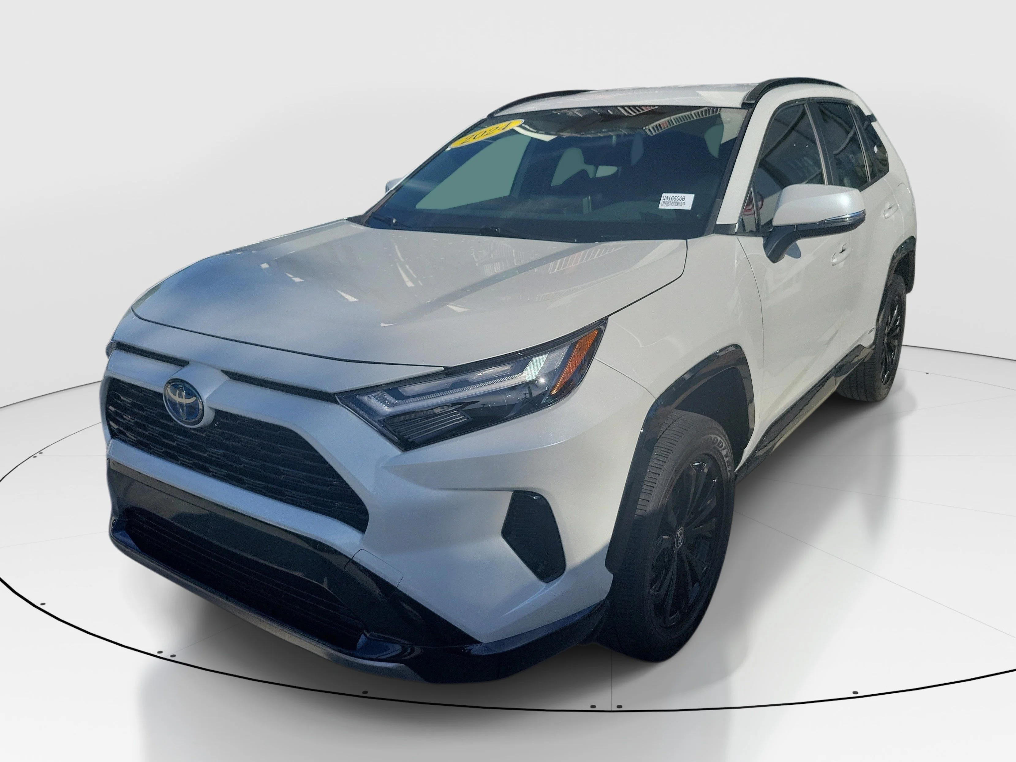 Used 2024 Pearl Toyota SE image 3