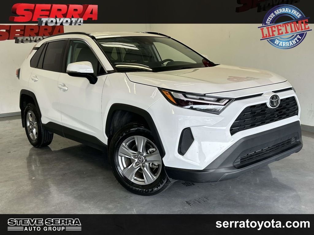2024 Toyota RAV4 XLE FWD's photo