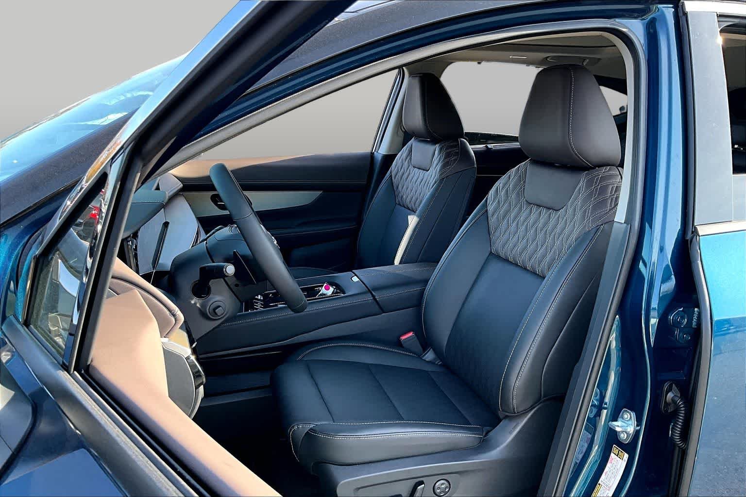 New 2026 Aurora Blue Pearl Metallic / Super Black Two-tone Nissan Platinum image 9
