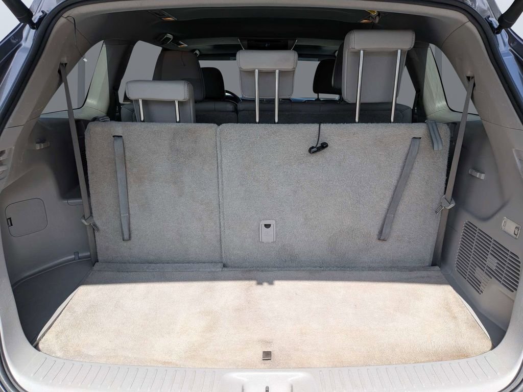 Used 2016 Gray Toyota XLE V6 image 12