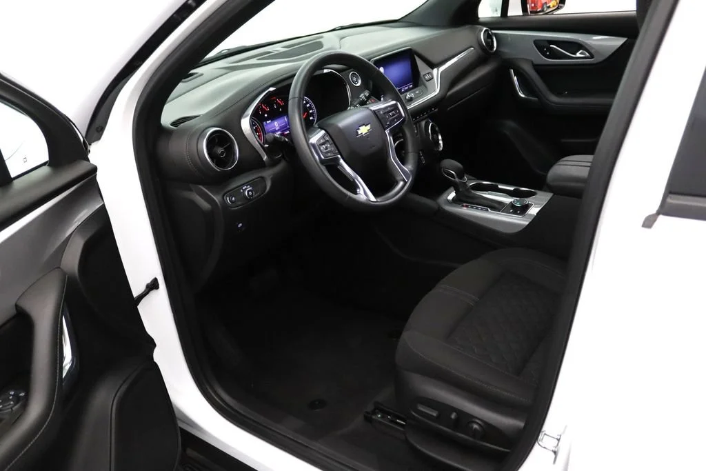 Used 2022 Summit White Chevrolet 2LT image 18