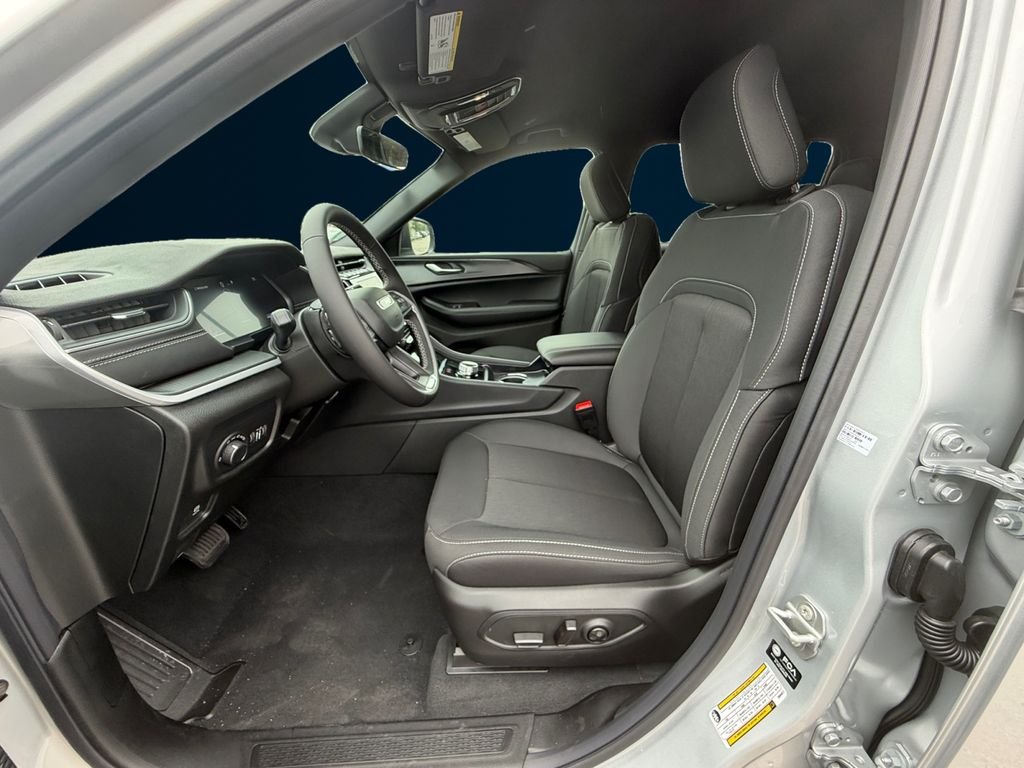 New 2026 Silver Zynith Exterior Paint Jeep Laredo image 10