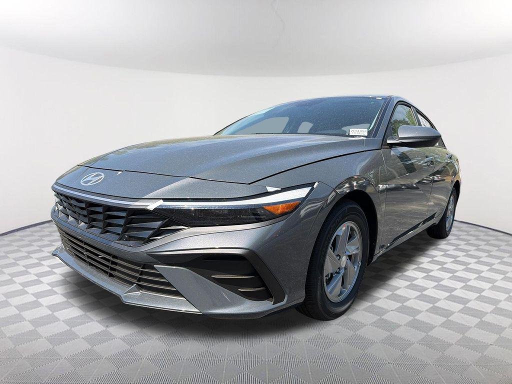New 2026 Hyundai ELANTRA SE