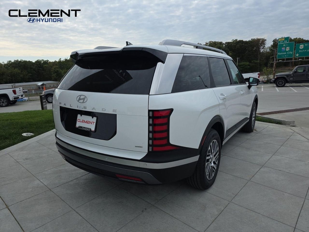 New 2026 White Hyundai SEL AWD image 6