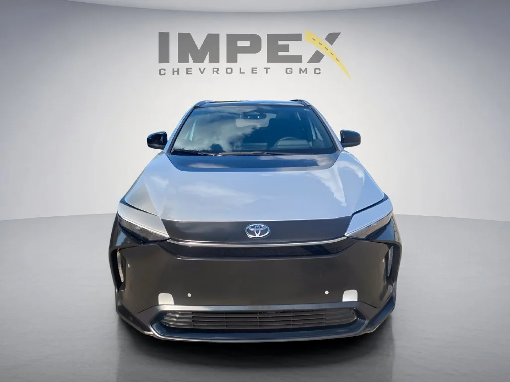 Used 2025 Silver Toyota XLE image 8