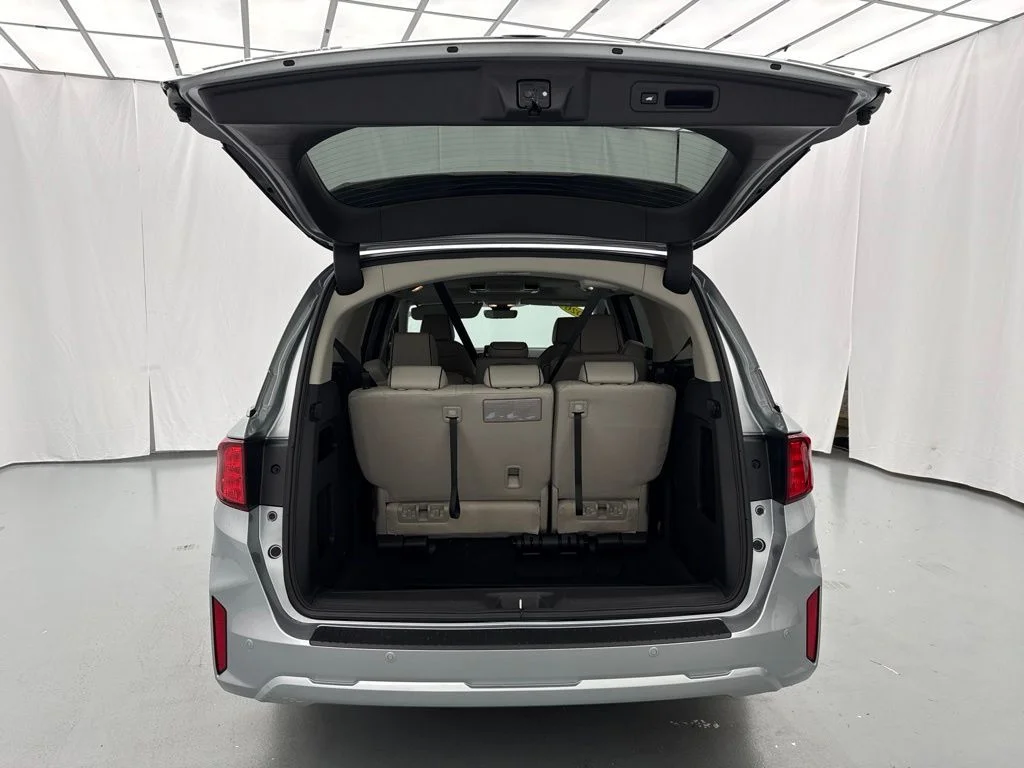 New 2026 Solar Silver Metallic Honda Touring image 11
