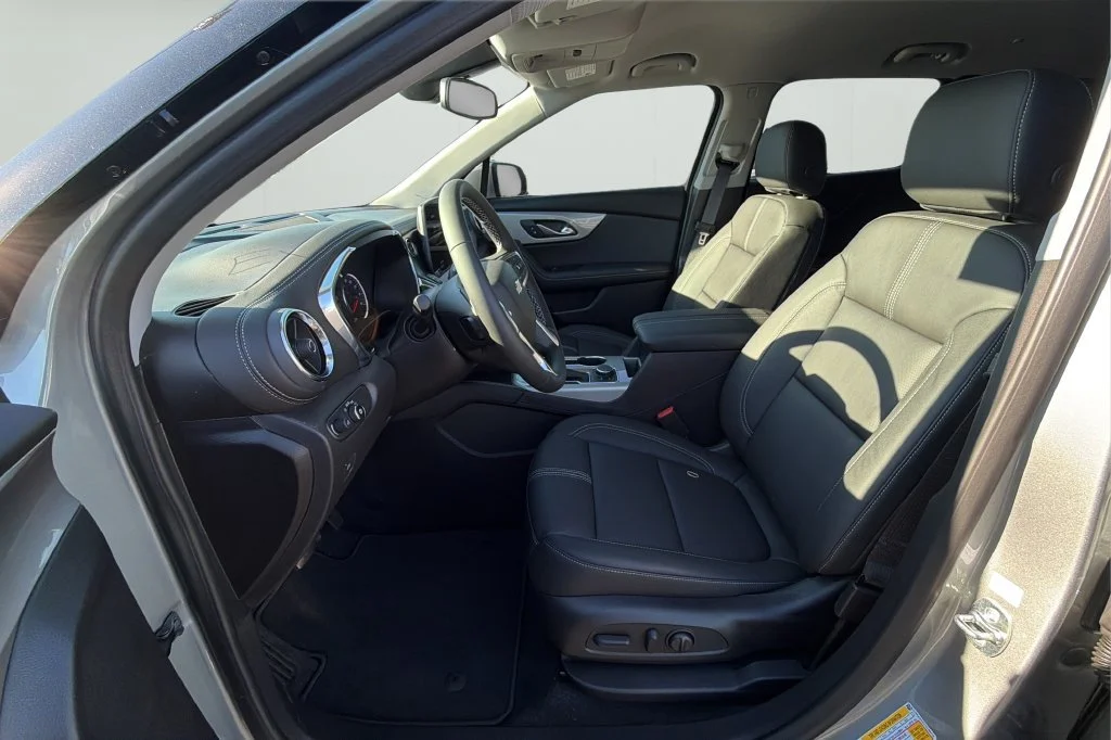 New 2026 Sterling Gray Metallic Chevrolet 3LT image 18