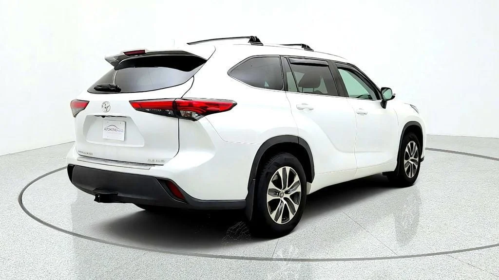 Used 2022 Not Specified Toyota XLE AWD image 5