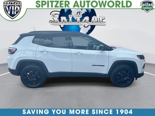 Used 2023 White Jeep Latitude image 10