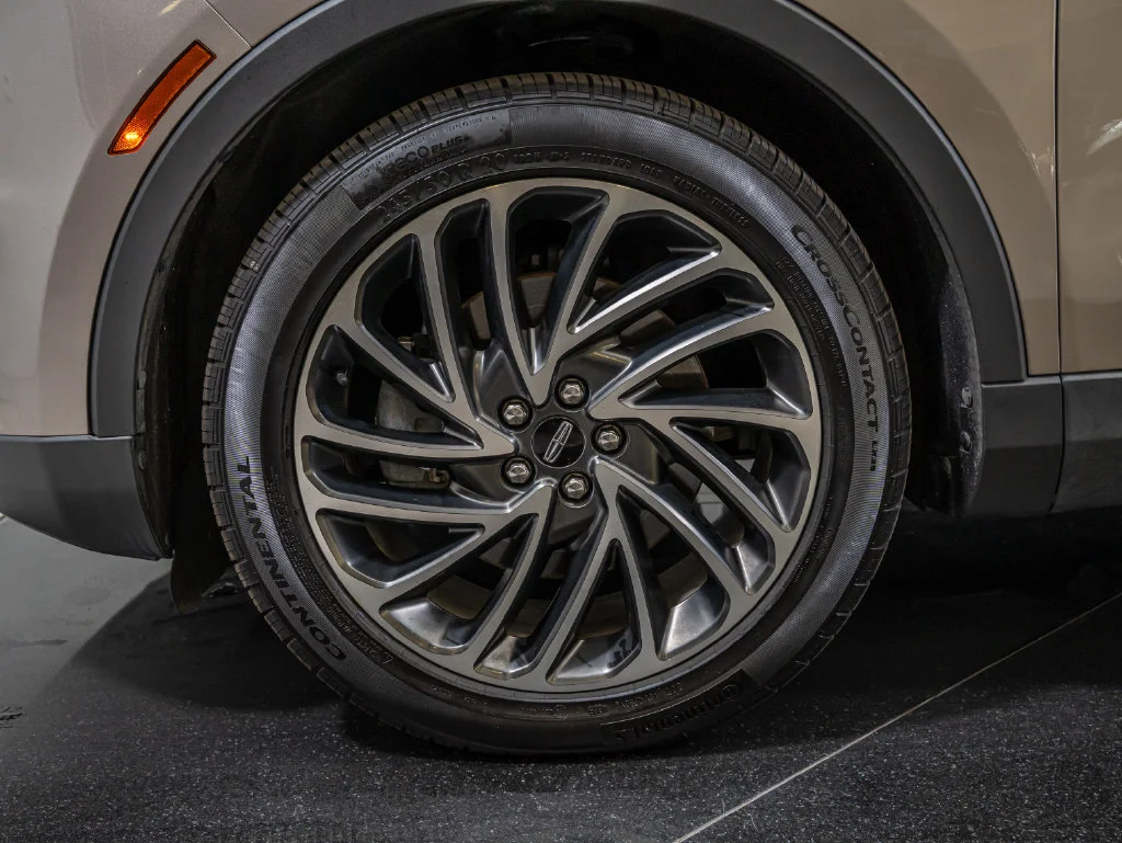 Used 2020 Iced Mocha Lincoln Reserve image 13