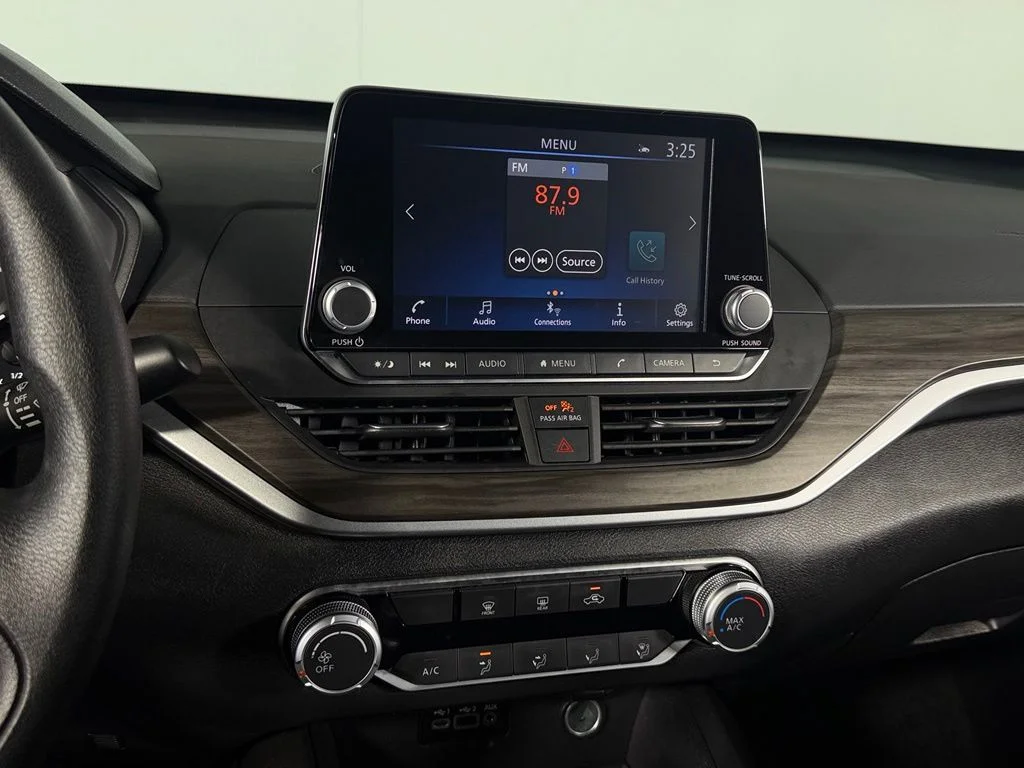 2025 Nissan Altima SV - Photo 19