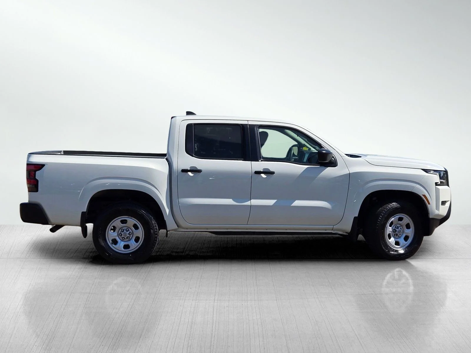 Used 2023 Glacier White Nissan S image 3