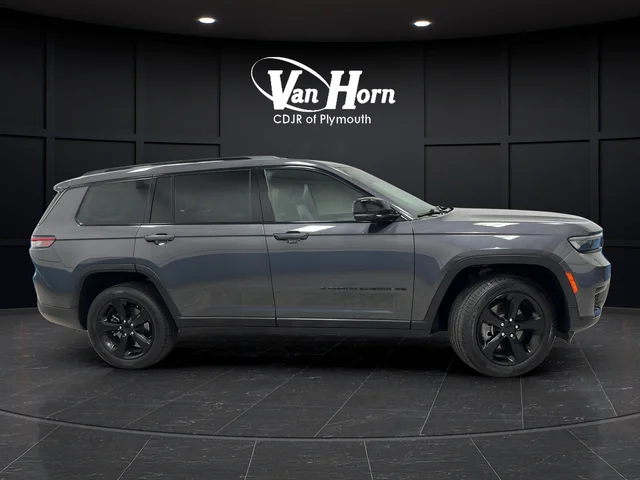 Used 2022 Gray Metallic Jeep Altitude image 8