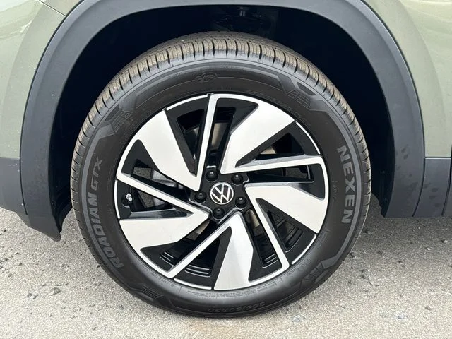 New 2026 Avocado Green Pearl Volkswagen 2.0T SE w/Technology image 13