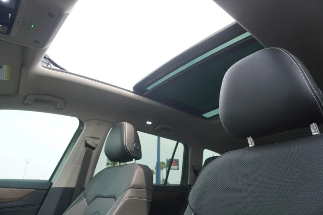 New 2026 Avocado Green Pearl Volkswagen 2.0T SE W/TECHNOLOGY image 19