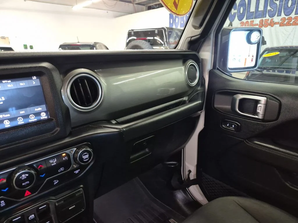 Used 2019 Bright White Clearcoat Jeep Unlimited Sahara image 21