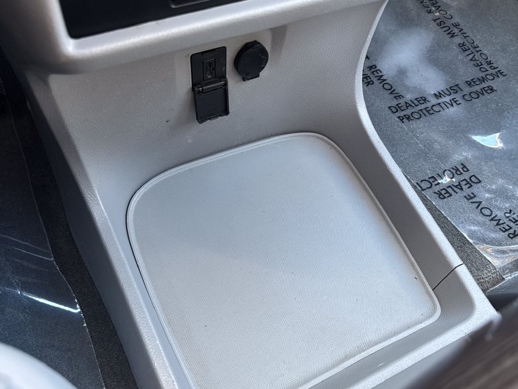 Used 2017 Gray Toyota XLE Premium image 27