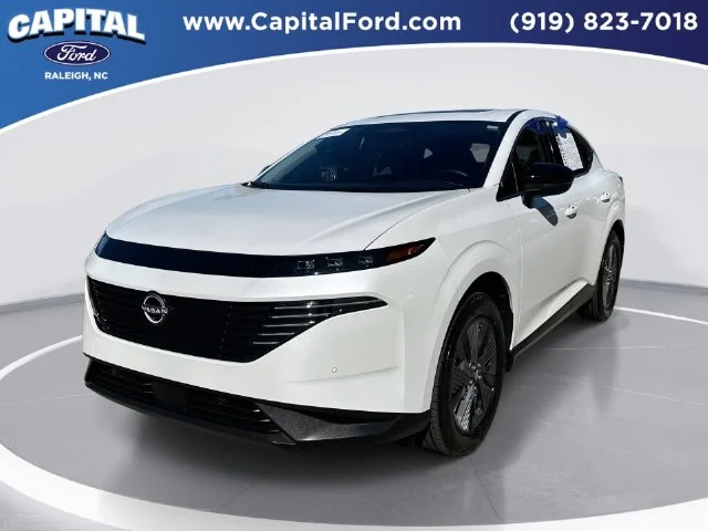 Used 2025 White Nissan SL image 1