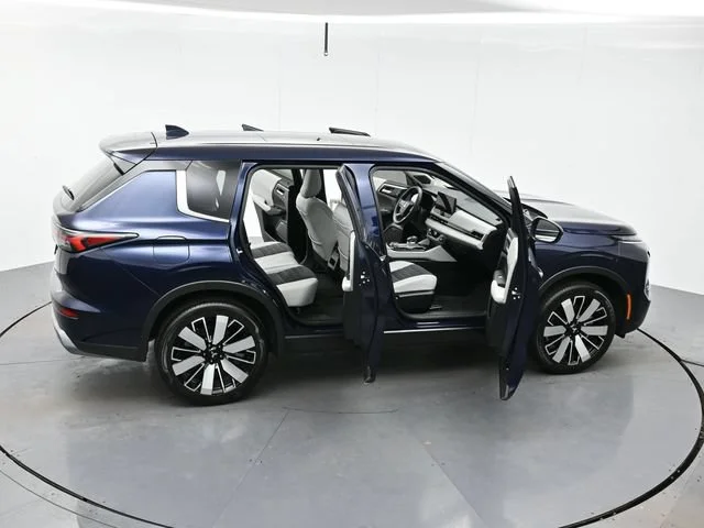 Used 2025 Cosmic Blue Met Mitsubishi SE image 44