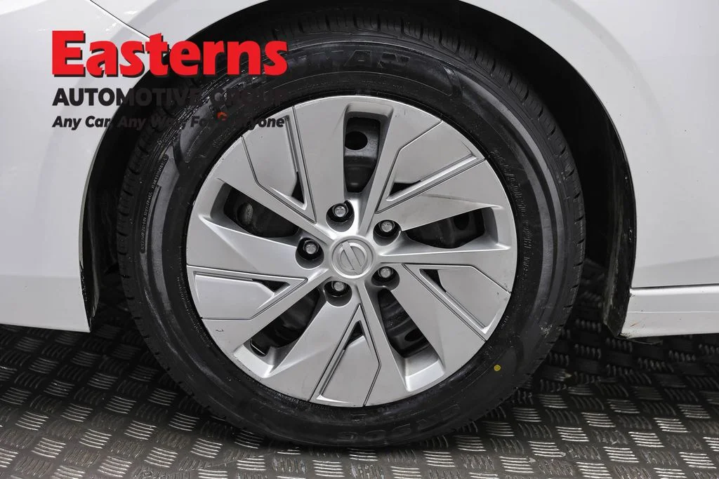 Used 2024 White Nissan S image 31
