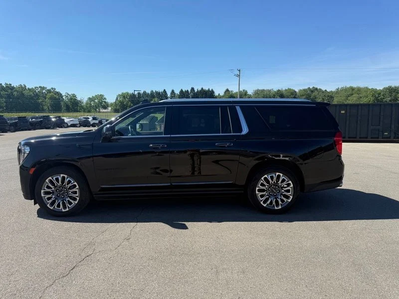 Used 2023 Black GMC Denali Ultimate image 9