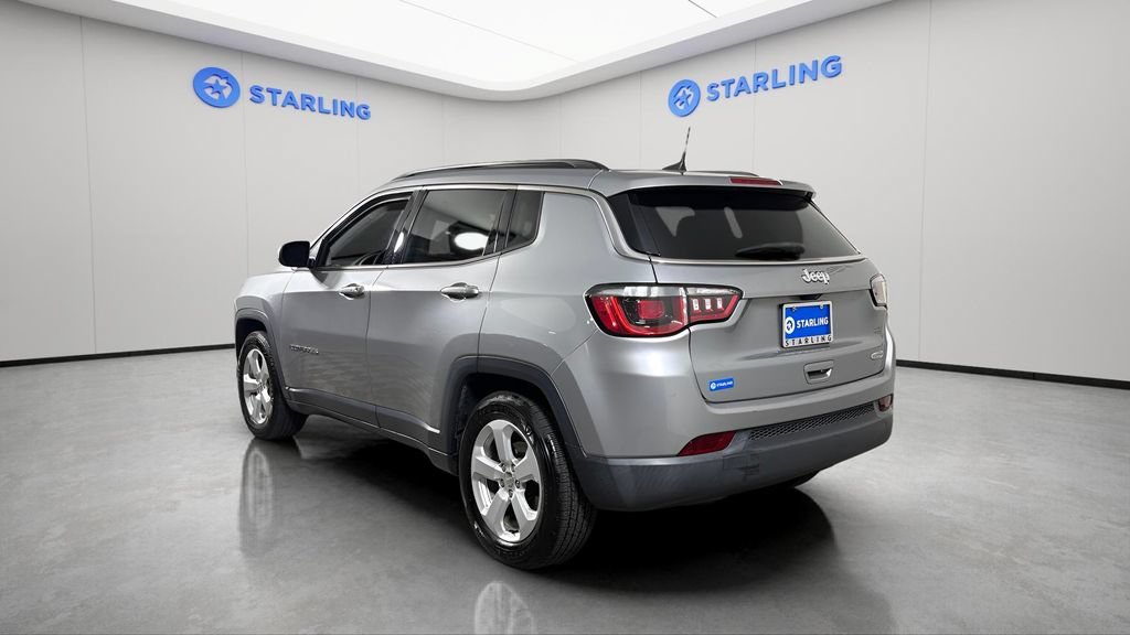 Used 2020 Silver Jeep Latitude FWD image 5