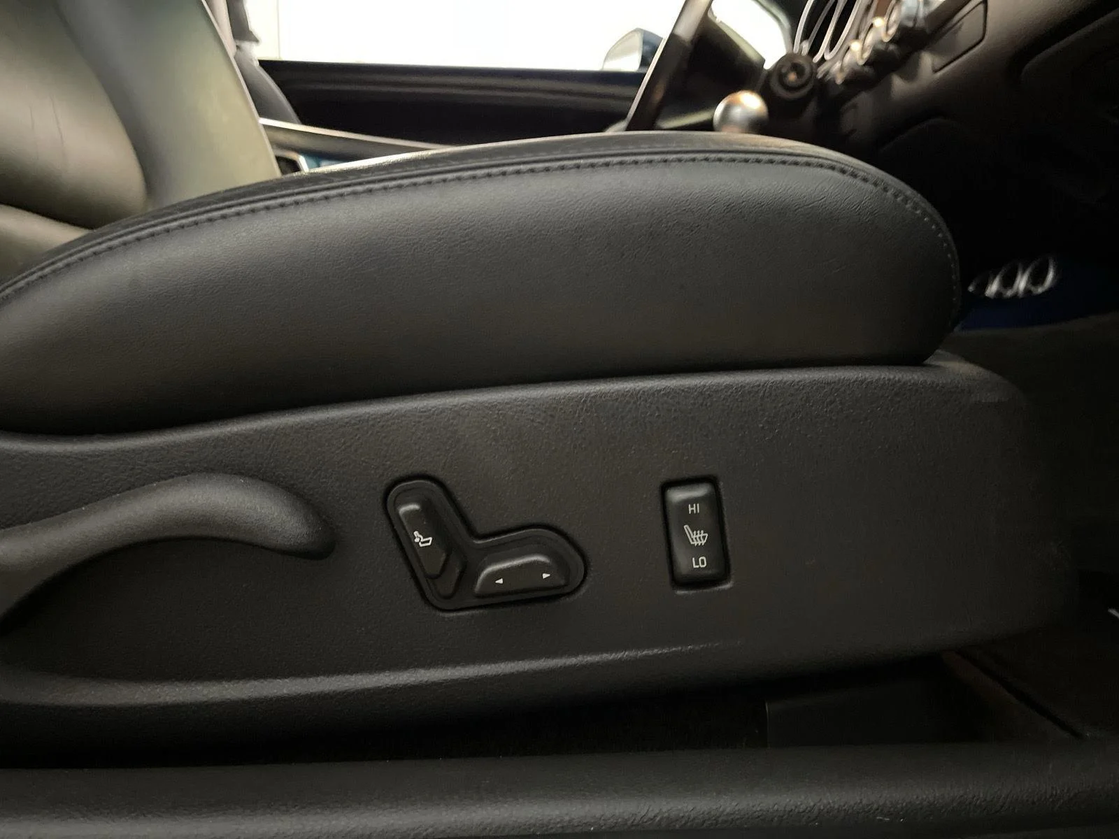 Used 2005 Aqua Blur Metallic Chevrolet LS image 24