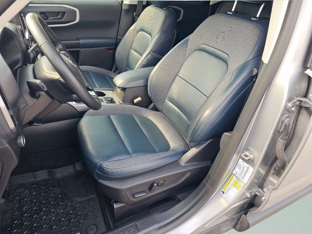 Used 2022 Silver Metallic Ford Outer Banks image 6