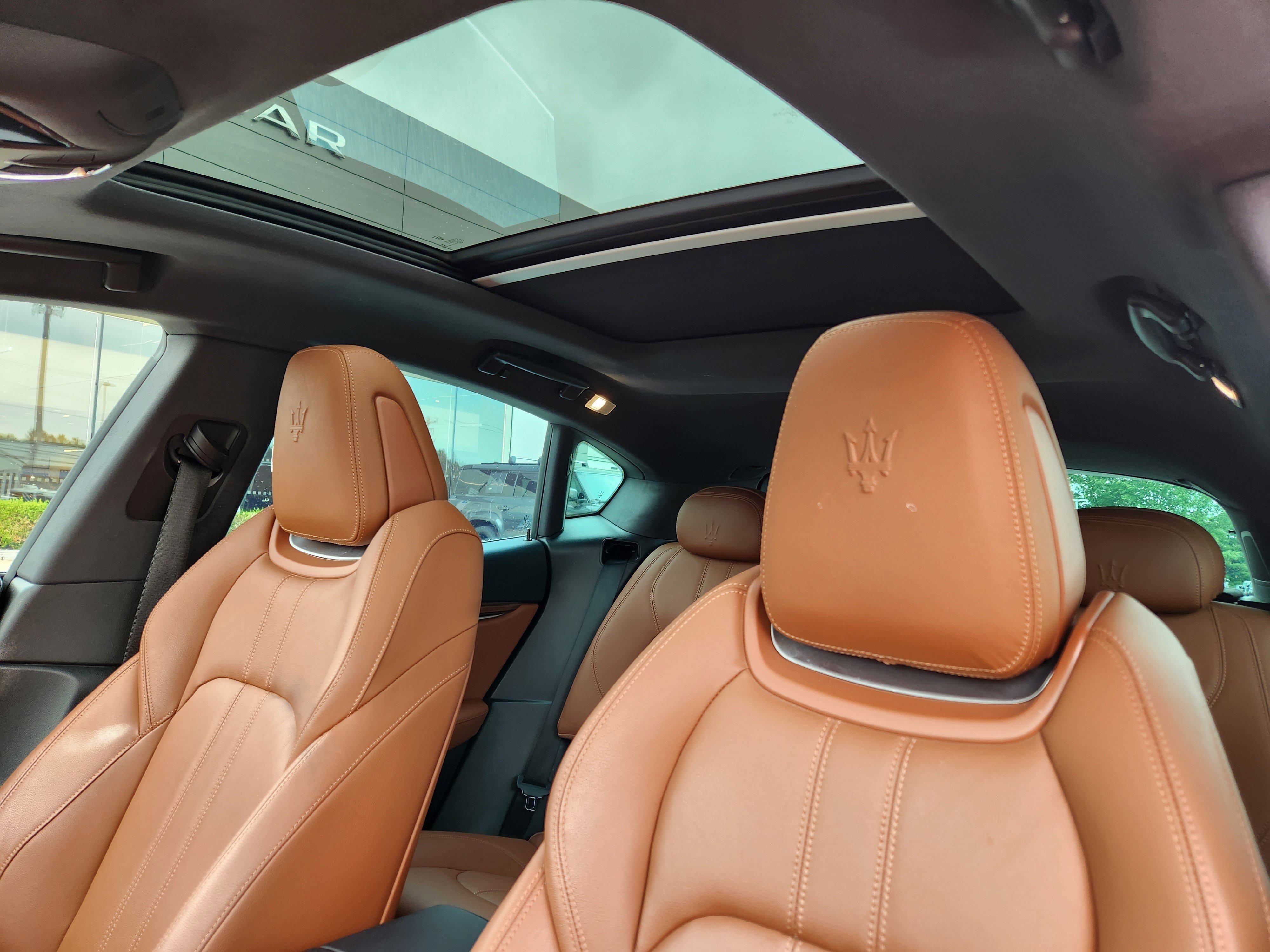 Used 2018 Nero Maserati GranSport image 12
