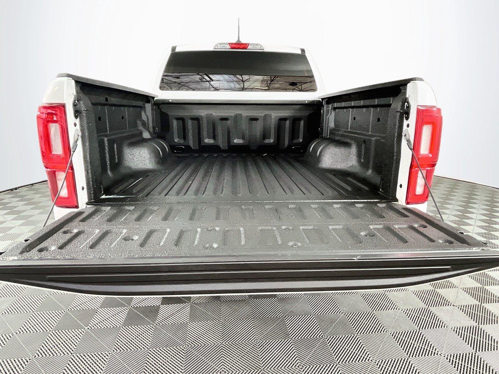 Used 2021 Oxford White Ford XLT image 26
