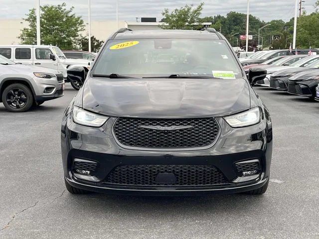 Used 2025 Black Chrysler Limited image 8