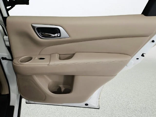 Used 2019 White Nissan SL image 27