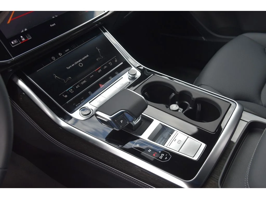 Used 2025 Gry Audi Premium Plus image 36